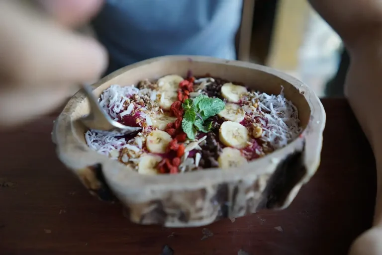Lezzetli ve Sağlıklı Smoothie Bowl Tarifleri