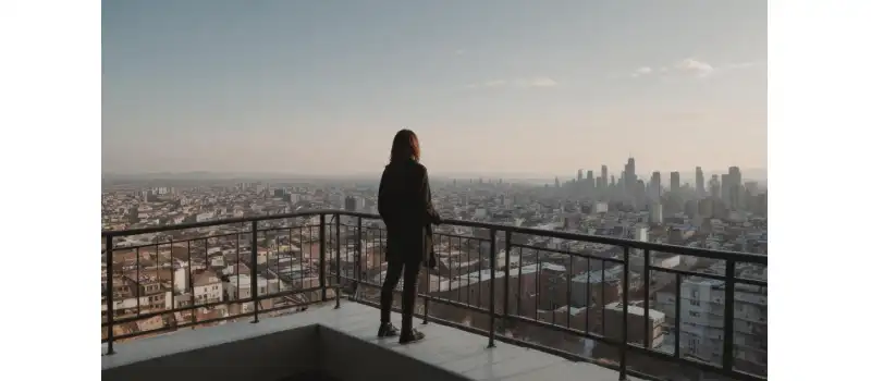 Rüyada Birini Balkondan Aşağı Atmak: Anlamı ve Yorumları