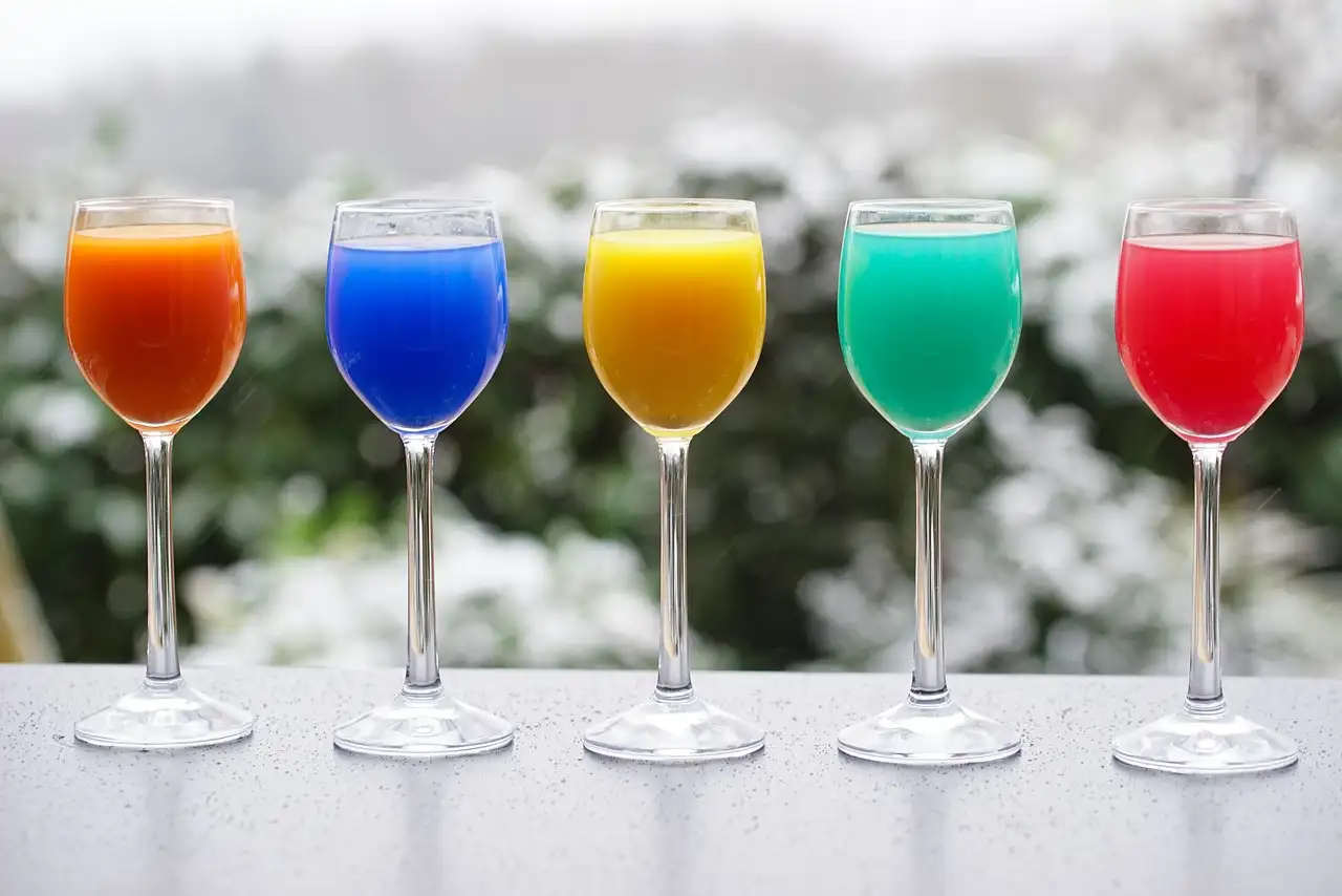 Yaz Aylarına Özel Serinleten İçecekler: Mocktail Dünyasına Giriş