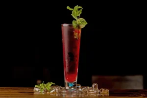 Yaz Aylarına Özel Serinleten İçecekler: Mocktail Dünyasına Giriş